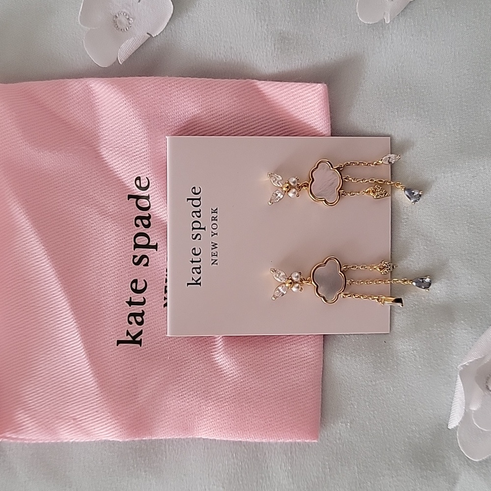 Earring cloud